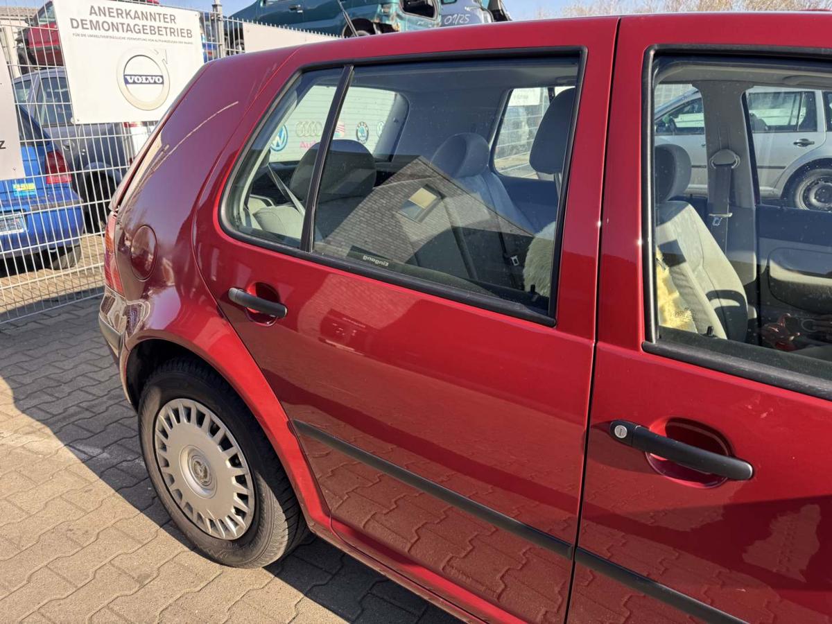 VW Golf 4 original T&uuml;r hinten rechts LC3K Canyonred Flie&szlig;heck Rohbau Bj.2000